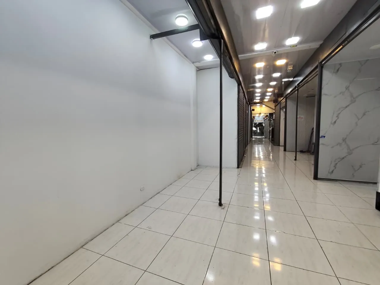 Local en Arriendo - Pereira, Pereira Calle 18, 7,0 m² (foto 2) — CREBI