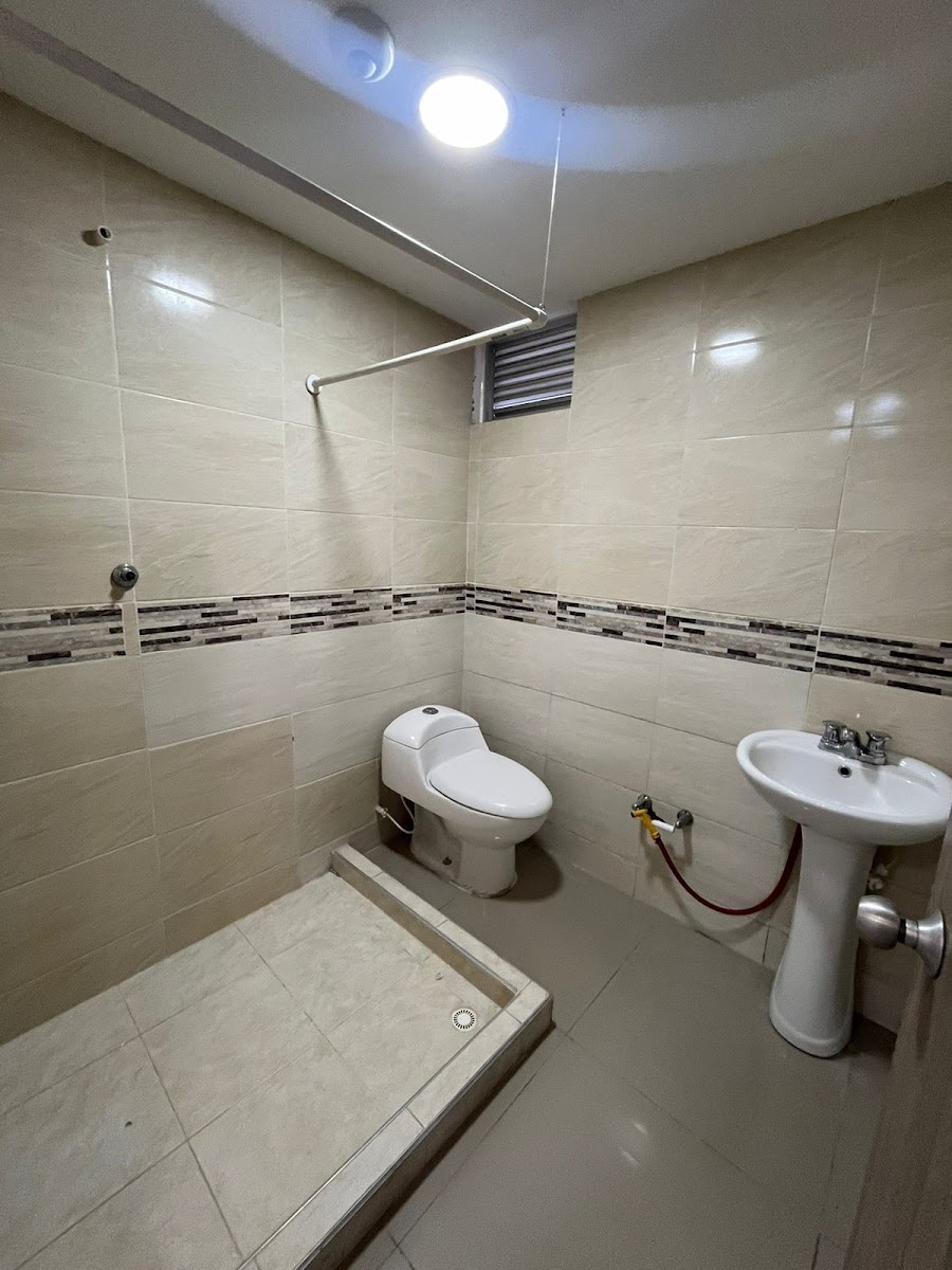 Local en Arriendo - La Pradera, Dosquebradas, 70,002 m² (foto 2) — CREBI