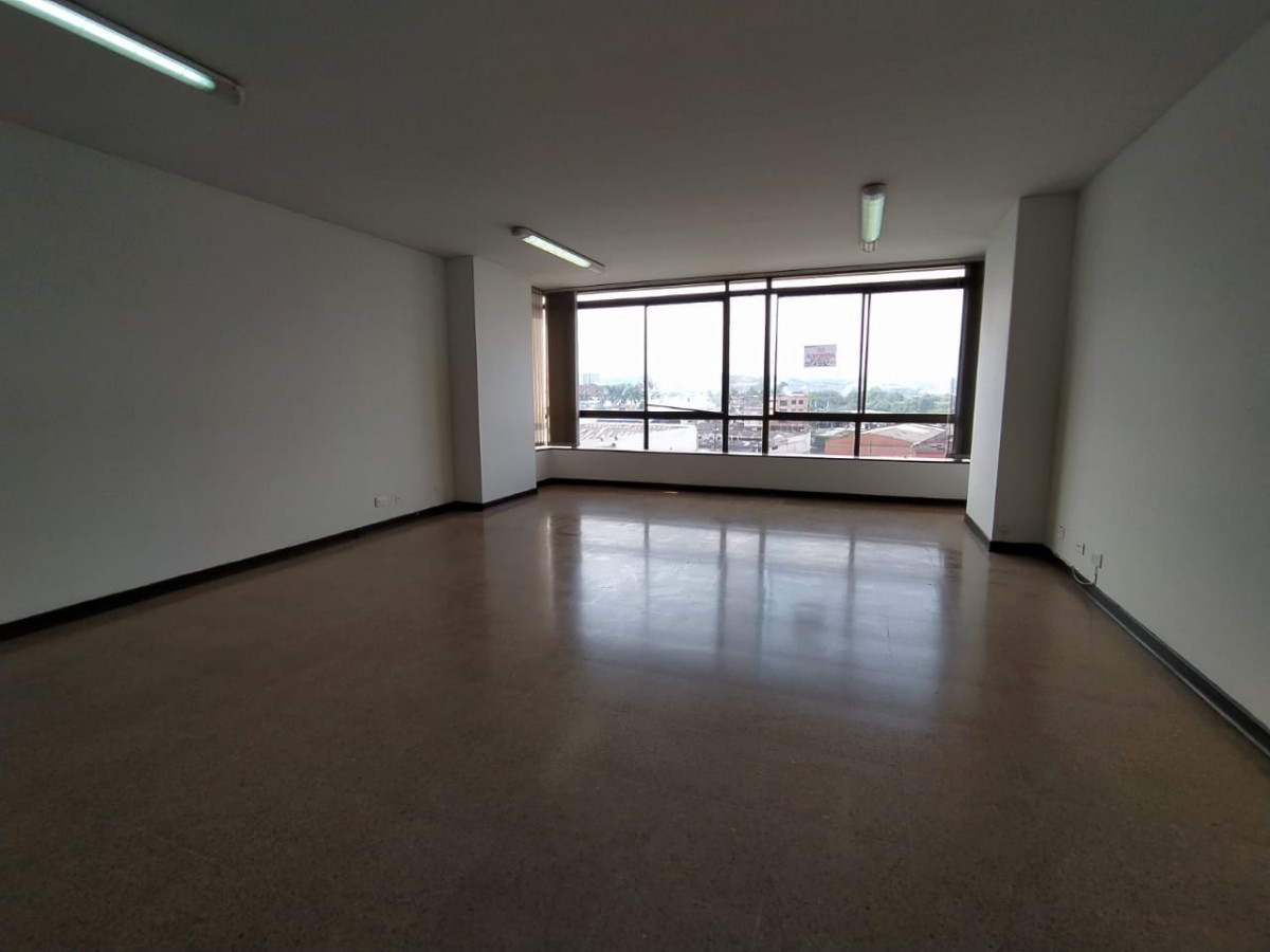 Oficina  en Arriendo - Av 30 De Agosto, Pereira, 40,002 m² (foto 3) — CREBI