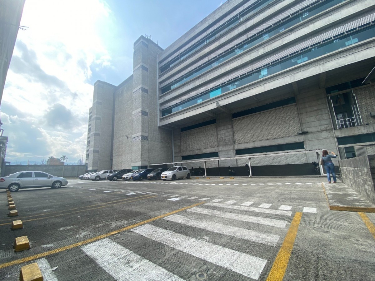 Oficina  en Arriendo - Centro, Pereira, 761,002 m² (foto 2) — CREBI