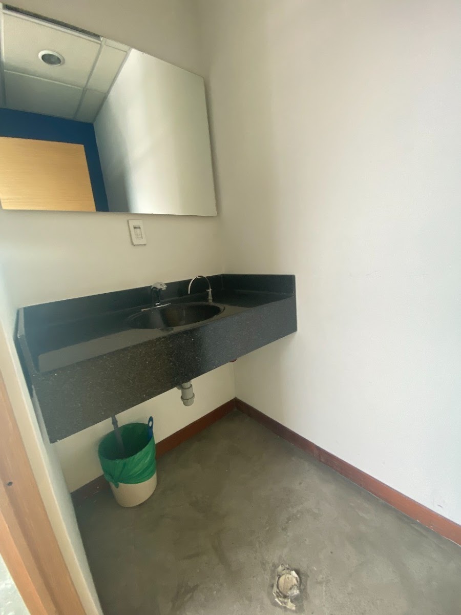 Oficina  en Arriendo - Centro, Pereira, 761,002 m² (foto 7) — CREBI